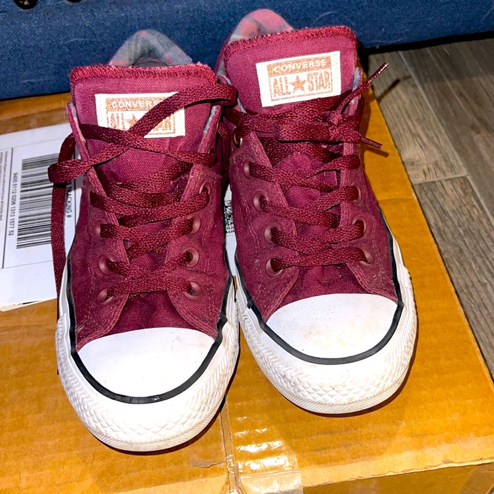 Womens maroon converse